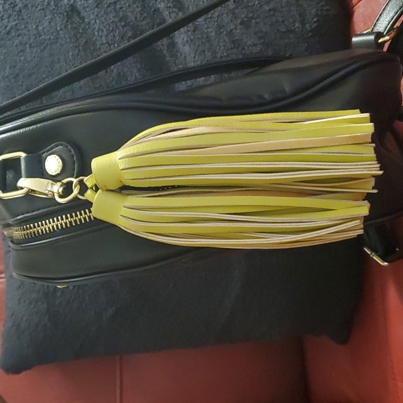 💚Steve Madden Black & Lime green backpack - Picture 5 of 13